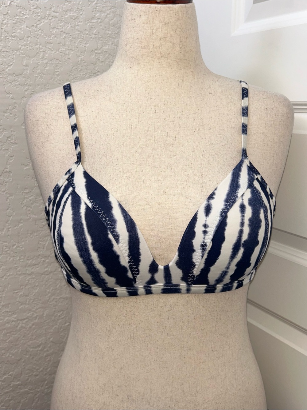 Athleta Wave Break Tie Dye Molded Cup Bikini Top Only